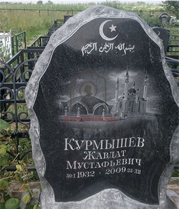 Мусульманский гранитный памятник в форме камня
